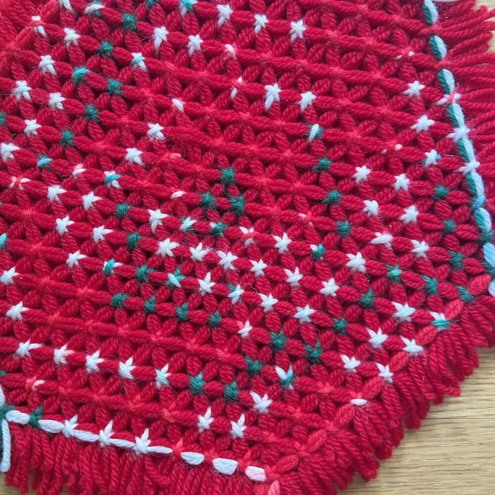 VTG Handmade Daisy Loom Woven Christmas trivet  Red Green kitsch MCM